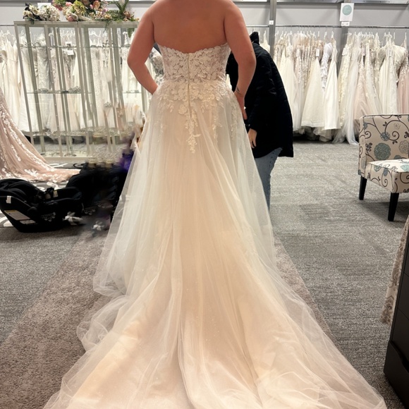 BRAND NEW Maggie Sottero wedding dress - Picture 2 of 5